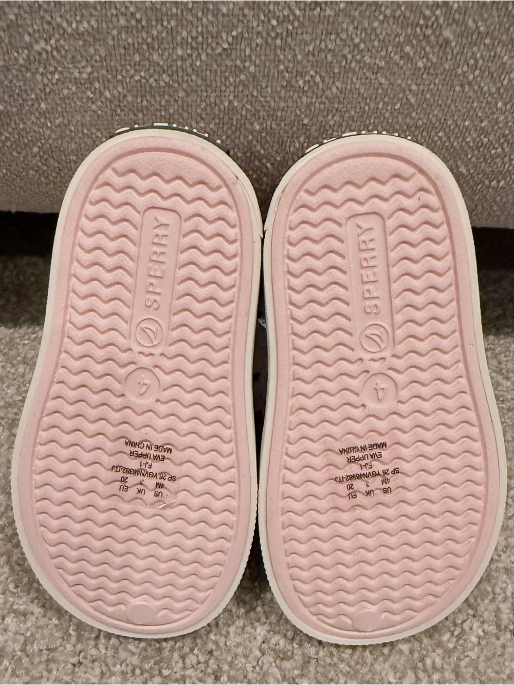 NWT Sperry light pink sparkly lightweight water shoes size 4